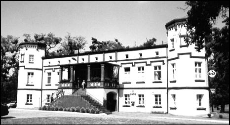 Pałac w Czernicy, foto Edward Wieczorek czernica clip image002